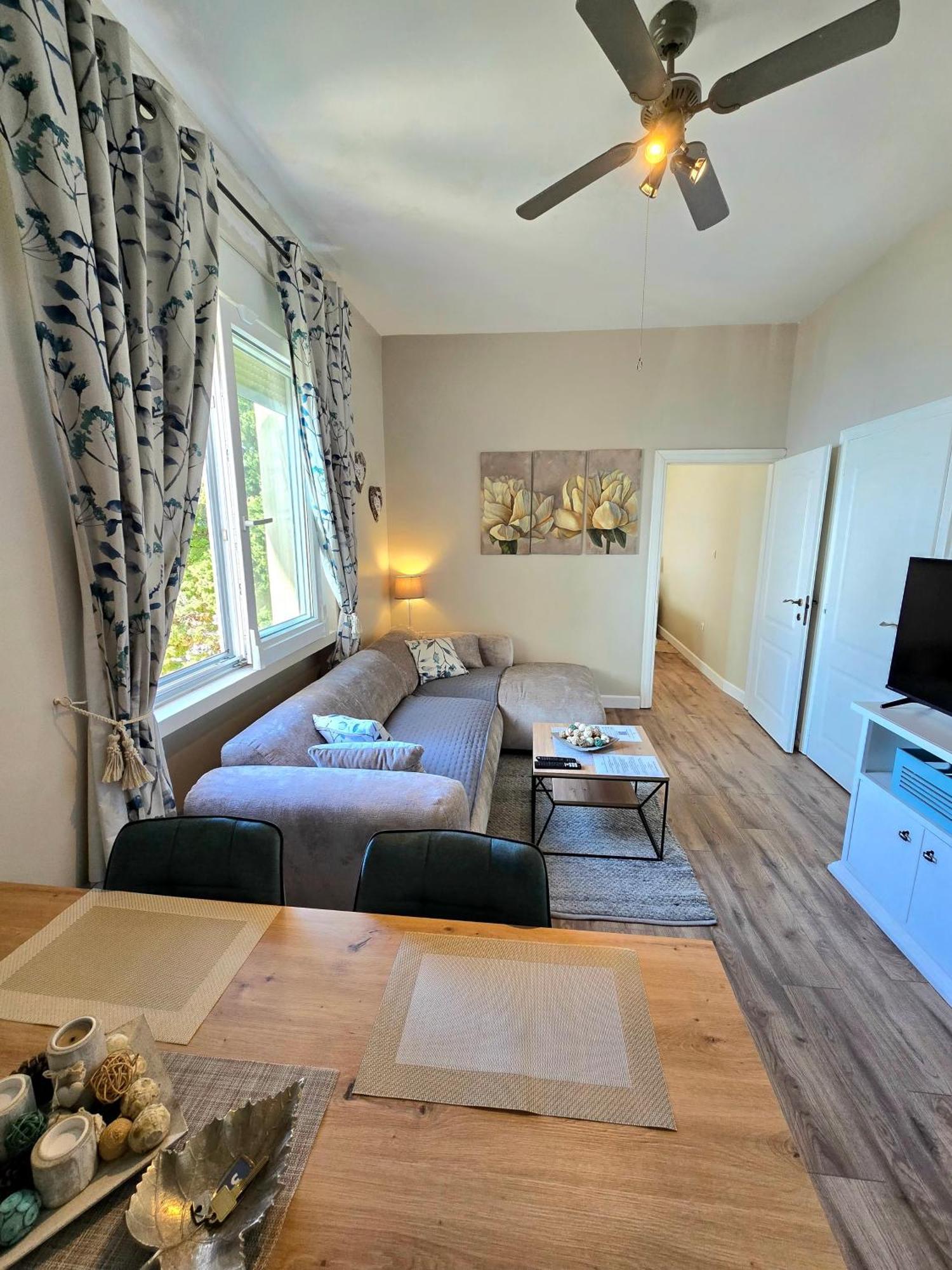 Apartments Suzy Split Eksteriør billede