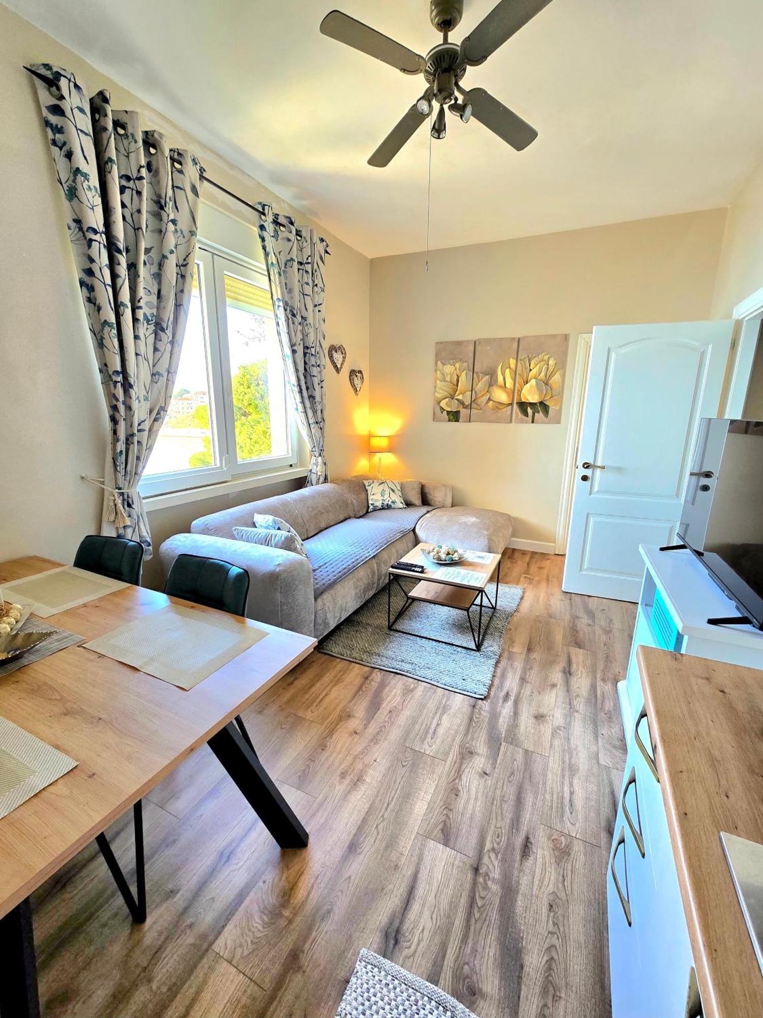 Apartments Suzy Split Eksteriør billede